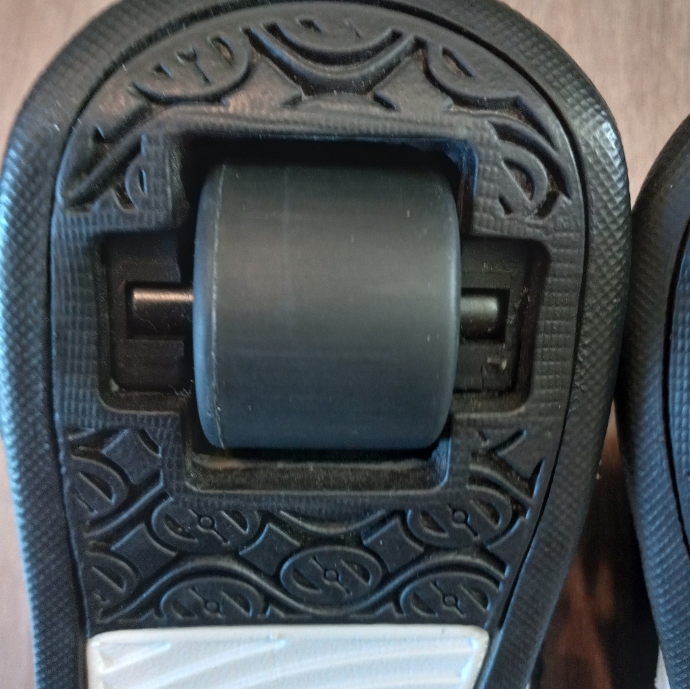 Heelys Youth Sneakers - Picture 8 of 10